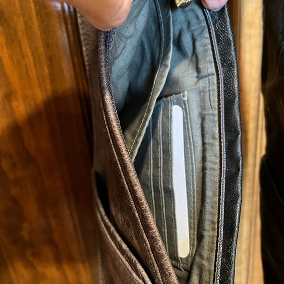 Sash Elegant Black/ Gray Metallic reversible Crossbody Bag - Picture 10 of 11